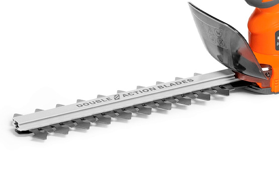 Двустороннее лезвие с лазерной заточкой длинной 25 см обеспечивает оптимальное соотношение длины и производительности. Отлично подходит для стрижки кустов и живой изгороди с ветками диаметром до 8 мм.