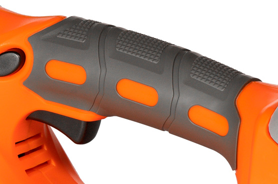 Рукоятка эргономичной формы и прорезиненное покрытие препятствует выскальзыванию и обеспечивает уверенное и безопасное использование инструмента.