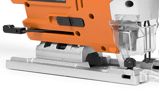 Обладает большей механической прочностью и позволяет сохранить точность выставленных параметров пиления