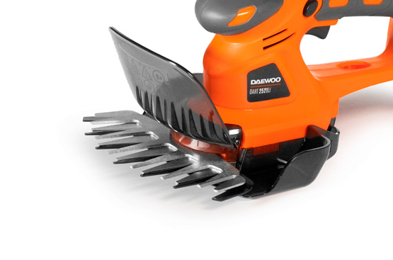 Ножницы для травы шириной реза 160 мм идеально подходят для подравнивания кромок газона после кошения возле клумб и грядок.